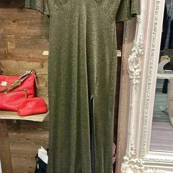 CLEOBELLA gorgeous gold long dress with high slit Fits like a Medium - Picture 6 of 9